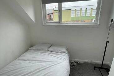 レジデンス Lovely And Bright 2 Bed House