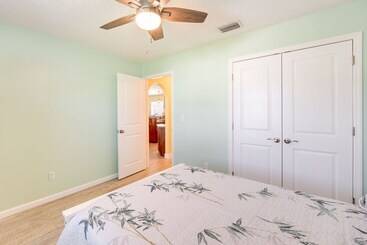 קוטג'' Waterfront Jacksonville Retreat W/ Boat Dock!