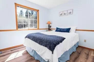 Sugarpaw Cottage