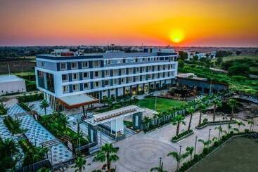 Krishna Hotel And Resort