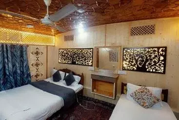 Hotel Shamus Maqbool Group Of Houseboat