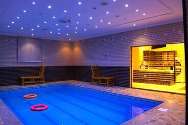 منتجع شاطئ العرب الرايس