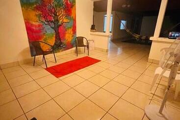 هاستل Around Jsm Granada