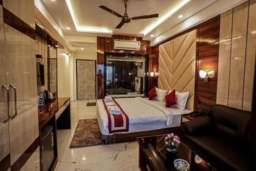 Gogol Beach Resort !! Luxury Room With Mesmerizing Sunset Views & Free Parking !!