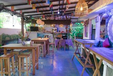 Hostel Tharu Surp Camp & Restaurant