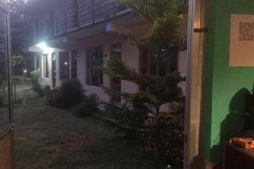 מלון כמוסות Shayana Cafe And Room S