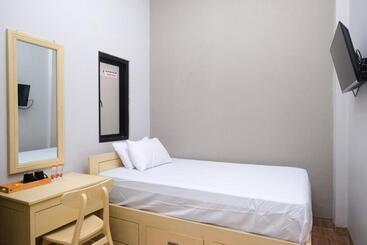 Szálloda Dr Living Syariah Solo Mitra Reddoorz