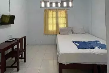Hotelli Oyo 93178 Homestay Pakmuklis Syariah