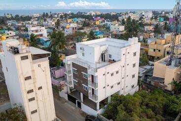 Hotel Royal Beach Service Apartment