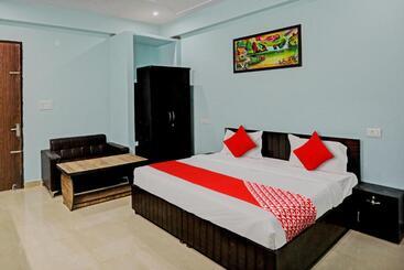 Oyo Flagship Hotel Umen