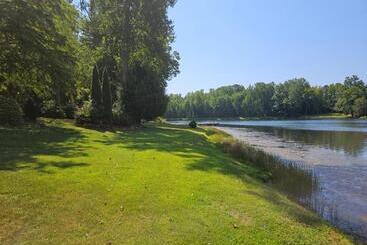 بنسيون Beautiful Lake Front House