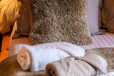 تختخواب و صبحانه Chambres Et Table D Hôtes Au Chalet Datcha