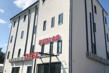 Hotel Red Flag