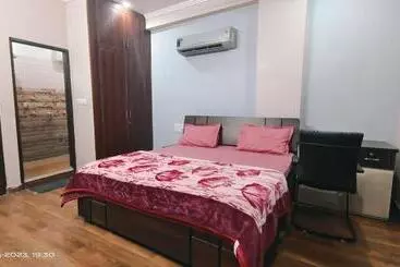 Pensionat Osho Villa Pg Monthly Paying Guest For Girls & Boys