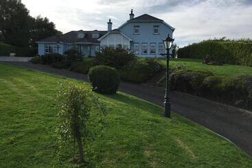 Garrenmore Lodge B&b