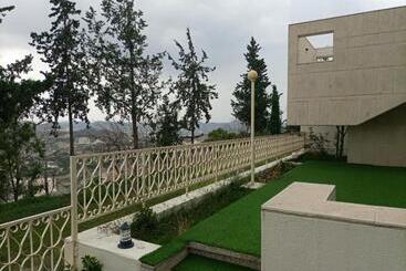 Ghodran Hotel And Resort