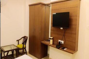 هتل Sakshi Inn Rooms And Restaurant