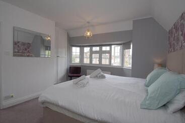 پانسیون Elegant And Spacious Private Room With Ensuite