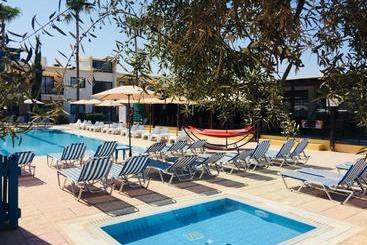 Carina Hotel Apartments