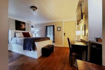 Отель Old Storehouse Inn