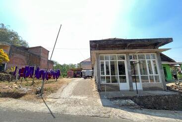 Szálloda Oyo Life 92982 Kost Berkah Ibu