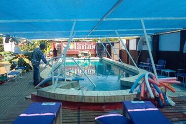 فندق Solanas Family House