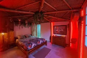 Hotel Mas Des Rochers   Case Bambou