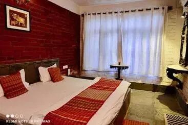 Hotel Moram Earth