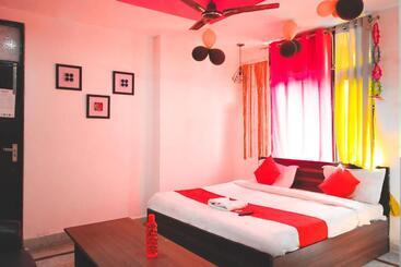 Hotel Roomshala 124 Royal Inn Rohini   Sector 16