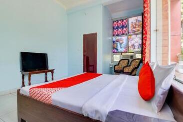 Oyo Flagship Hotel Kalindi Farms