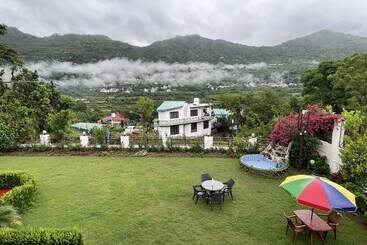 هتل Sangita Resorts Naukuchiatal