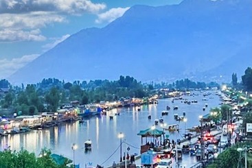 Hotel The Vintage Srinagar At Dal Lake