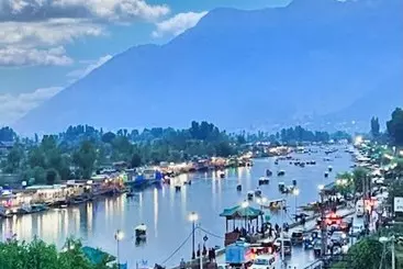ホテル The Vintage Srinagar At Dal Lake
