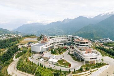 Lady Hill Sapa Resort