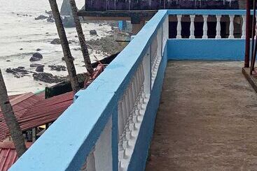 Hôtel (catégorie 1/2 *) This Is It Beach Front Restobar