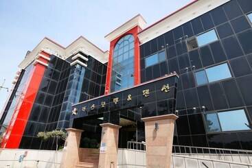 汽车旅馆  Taean Lux Pensiontel