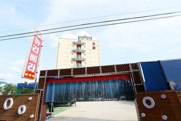 فندق على الطريق Wonju New Rivera