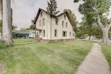コテージ Centrally Located Albion Home With Screened Porch!