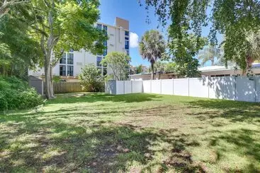 Walk To Ocean: Chic Deerfield Beach Cottage!