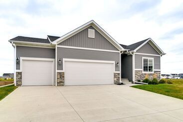 Landhus Family Friendly Home: 17 Mi To Des Moines!