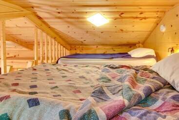 بيت ريفى Hendersonville Cabin Near Hiking & Waterfalls!