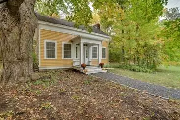 Mökkimajoitus Historic Home In Taylors Falls W/ Patio & Fire Pit