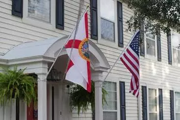 هتل The Capitol Inn