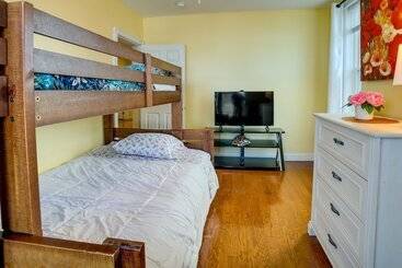 Сельский дом Inviting Connellsville Getaway W/ Deck!