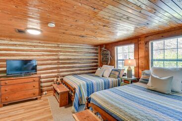 茅舍 Lake Martin Retreat W/ Beach, Boat Dock + Fire Pit