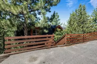 Mökkimajoitus Little Bear Lodge