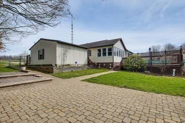 Kır Evi Pool, Deck & Fire Pit: Dog Friendly Ohio Escape!