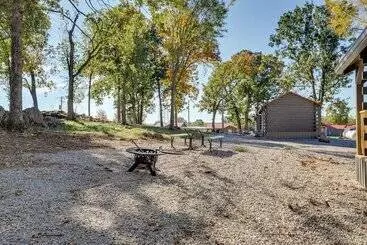 Mökkimajoitus Quiet Caledonia Cabin: 18 Mi To Council Bluff Lake