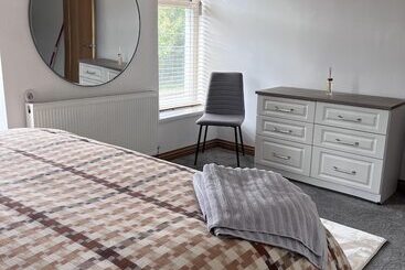 レジデンス Modern Newly Renovated 3 Story House In Ebbw Vale