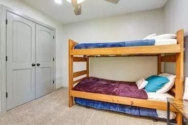 Mökkimajoitus Rural Retreat W/ Covered Porch Near Jackson